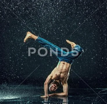 The male break dancer in water Stock Photos