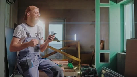 Male builder having a break at construction studio Vídeo Stock 170501835