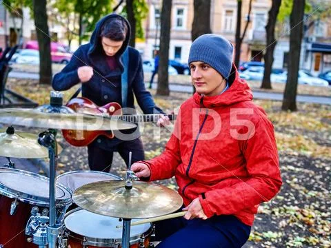 Male buskers on autumn park. Stock Photos