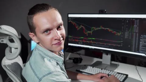 Male computer programmer smiling to the camera while working late at the office Foto stock