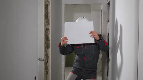 Male construction worker dancing inside building with white walls covering face Vídeos de archivo 257907474