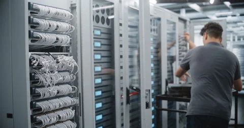 Male Data Center Engineer Securing Replacement Network Switch with Screwdriver 動画素材 344972083