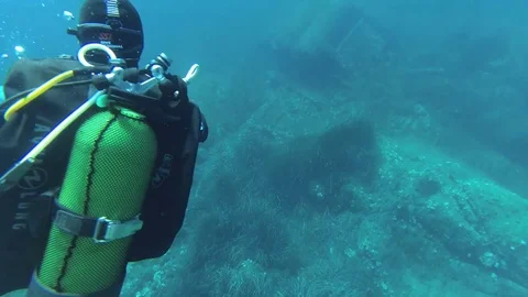 Male diving instructor communicates with some of other divers Stock Footage 79399969
