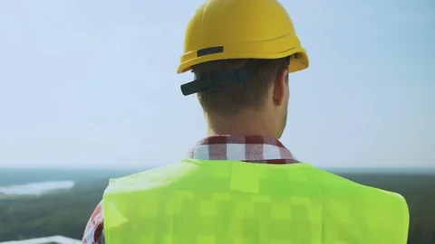 Male engineer inspecting territory of future construction, development project Vídeo Stock 117195843