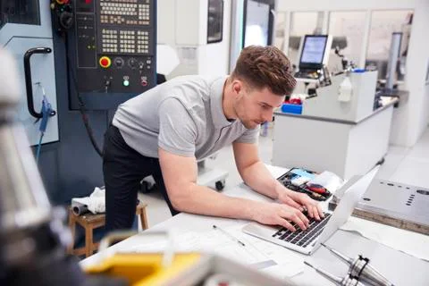 Male Engineer Using CAD Programming Software On Laptop Foto stock