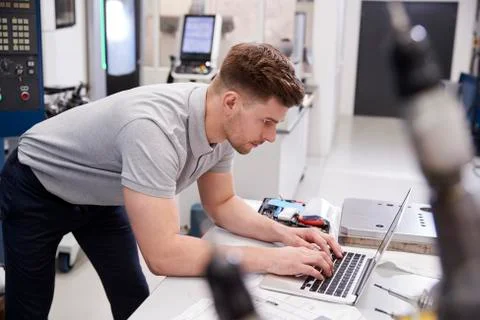 Male Engineer Using CAD Programming Software On Laptop Foto stock