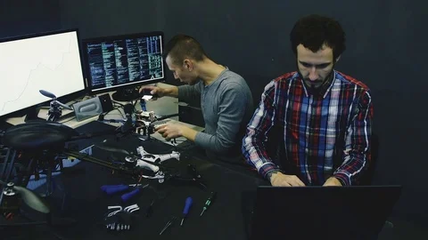 Male Engineers work with drone 動画素材 85261320