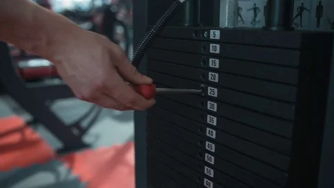 Male hand changing weight Video stock 82329909