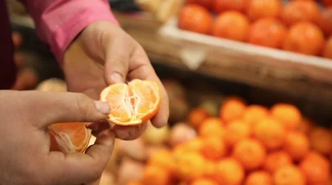 Male hand clean mandarin Stock Footage 59335952