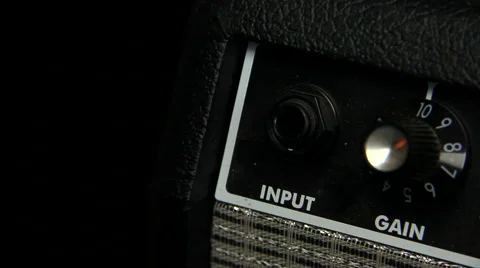 Male hand inserts jack in guitar amplifier 스톡 동영상 42548741