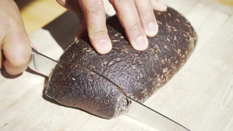 Male hand slicing rye bread Stock Footage 142441664