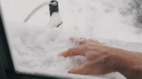 Male Hand Touching and Squeezing Fresh Snow on Window Sill in Winter Vídeos de archivo 327611319