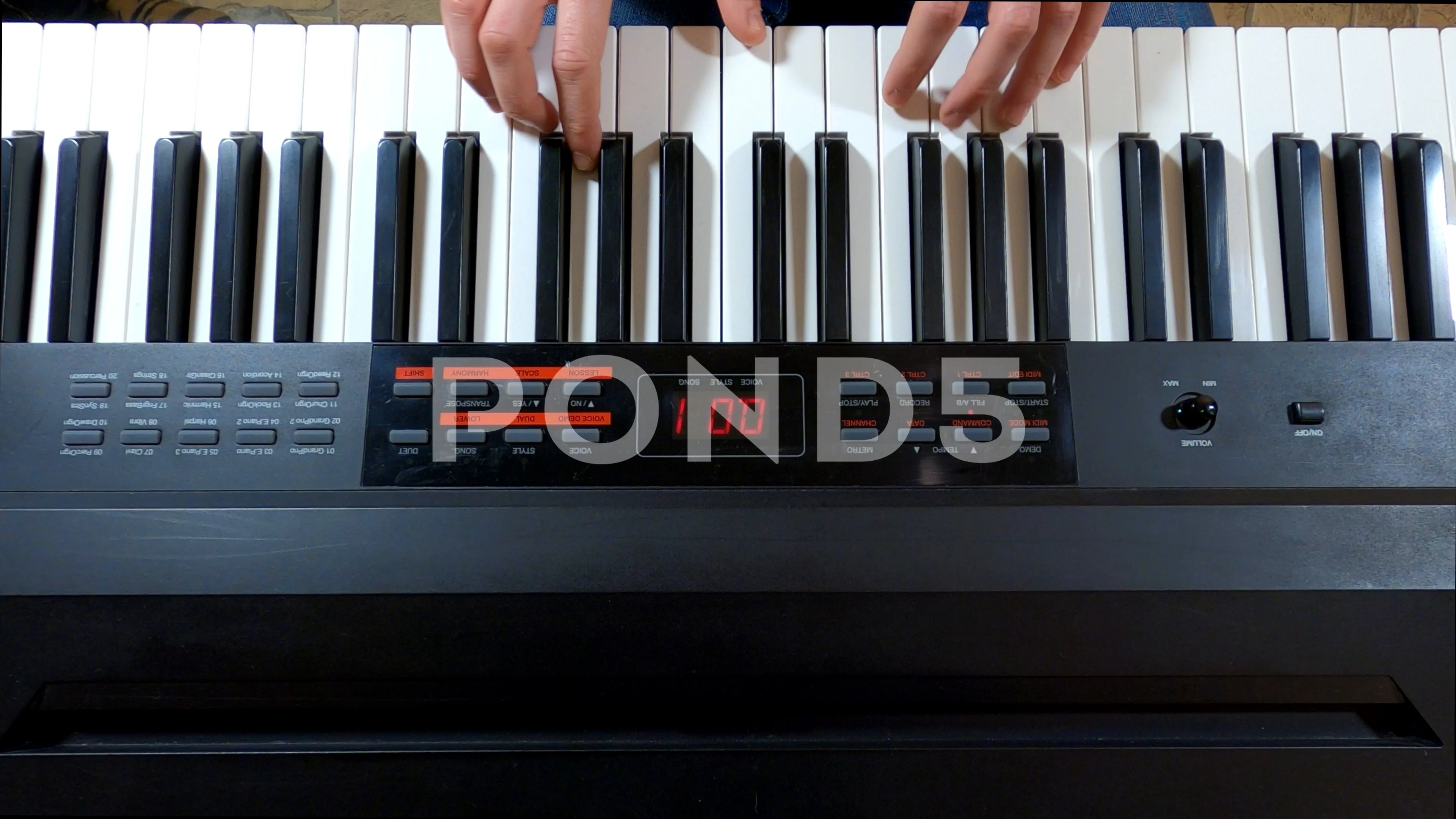 How To Play E On Piano