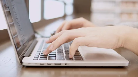 Male hands typing on laptop computer keyboard in working space Stock-Footage 90999854