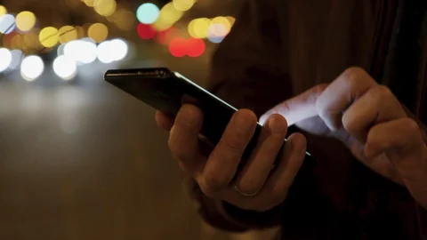 Male hands typing text message in social network chats via cell mobile phone at 스톡 동영상 128033184