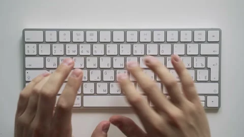 Male hands typing on a white computer keyboard. Table top view. Vídeo Stock 158891221