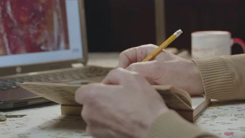 Male hands write notes with pencil in notepad on table 스톡 동영상 195446432