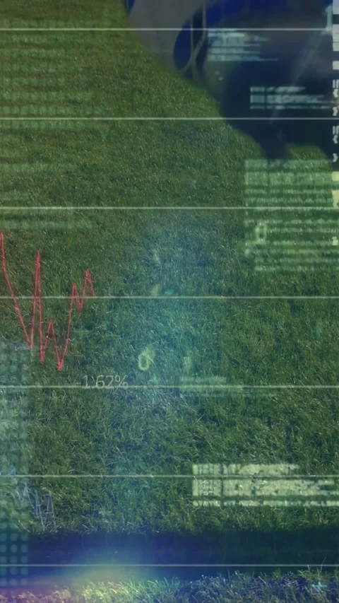 Male leg practicing control by tapping and juggling soccer ball on grass, HUD Vídeos de archivo 331215455