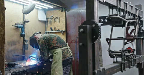 A male master welder performs the welding process. The process of welding spare 動画素材 148646977