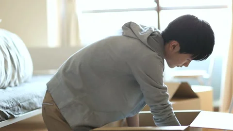 Male moving to the flat Video stock 159806606