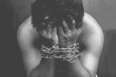 Male prisoners are being Interpreting at the wrist chains are strain - tone b Stock Photos