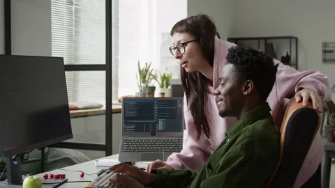 Male Programmer Demonstrating New Vibe Coding Agent to Female Colleague 스톡 동영상 335941939