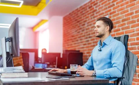 Male programmer working on desktop computer with many monitors at office Foto stock