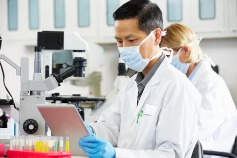 Male scientist using tablet computer in laboratory Stock Photos
