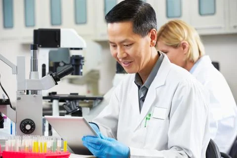 Male scientist using tablet computer in laboratory Stock Photos
