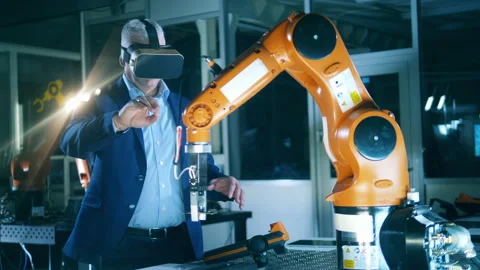 Male scientist is using a VR-device to operate a robot Video stock 148318861