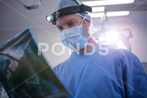 Male surgeon examining x-ray Stock Photos