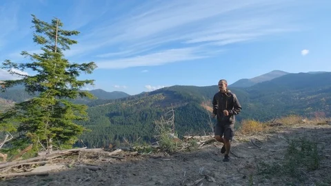 Male trail runner Stock Footage 121315562
