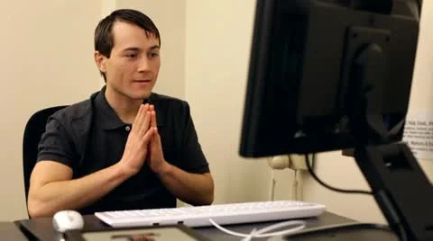 Male typing at computer desk Stock-Footage 10699345