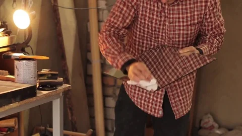 Male work with mirror Stock Footage 85015032