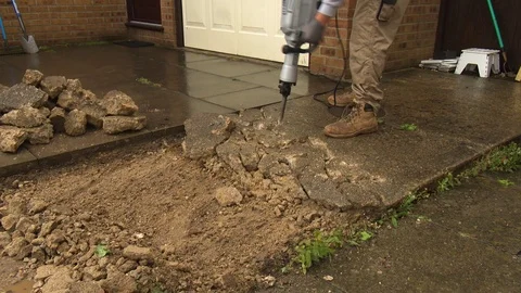 Male worker using Jackhammer for concrete breaking on driveway 動画素材 106087240