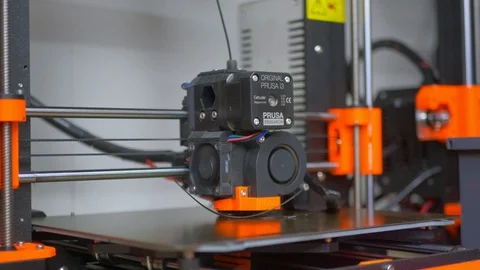 Malfunctioning 3D Printer Attempting To Print 動画素材 111150227