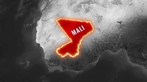 Mali highlighted on the world map with animated flag video footage Vídeo Stock 344570944