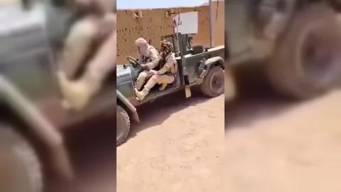 Mali: Mali Rebels Parade Seized Military Vehicles Video stock 333559899