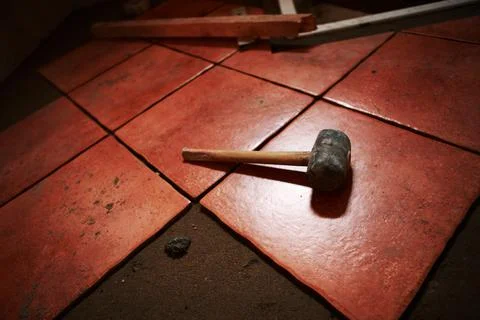 Mallet on Ceramics Tile Stock-Fotos