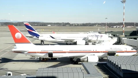 Malpensa airplanes Video stock 73302116