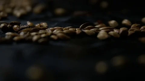 Malt. dark malt falls on the board. Video stock 107168015