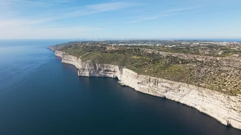 Malta  Dingli Cliffs Coastal Fly In Between Sea And Rocks Aerial Vídeos de archivo 333745612