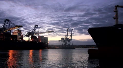 Malta Freeport at dusk Vidéo 40351444