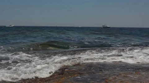 Maltese impressions - waves and the beach Video stock 24995196