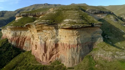 Maluti Mountains, border of Lesotho &amp; eastern highveld region  South Africa, Video stock 101324045