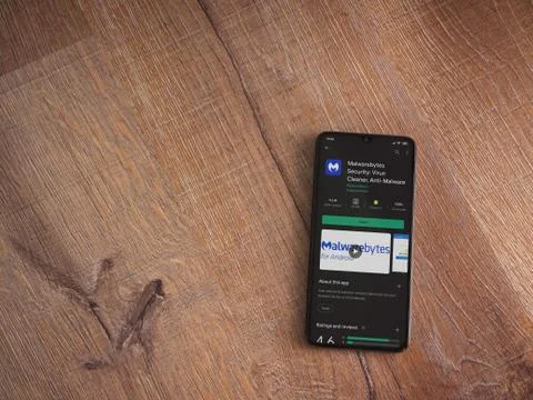 Malwarebytes Security app play store page on the display of a black mobile sm Foto stock