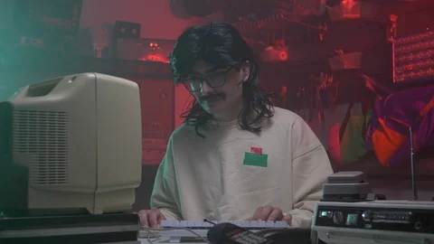 Man From The 80s 90s Using a Retro Computer at Home 스톡 동영상 113636610