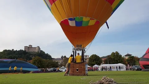 Man about to launch hot air balloon in italy Stock Footage 280892027