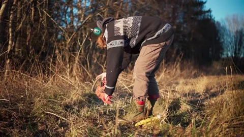 A Man is Activating the Trigger Switch on the Chainsaw - Static Shot 스톡 동영상 259317456