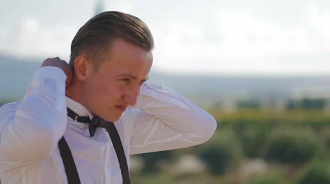 The man adjusting his bow tie. Stockbeeldmateriaal 62434466